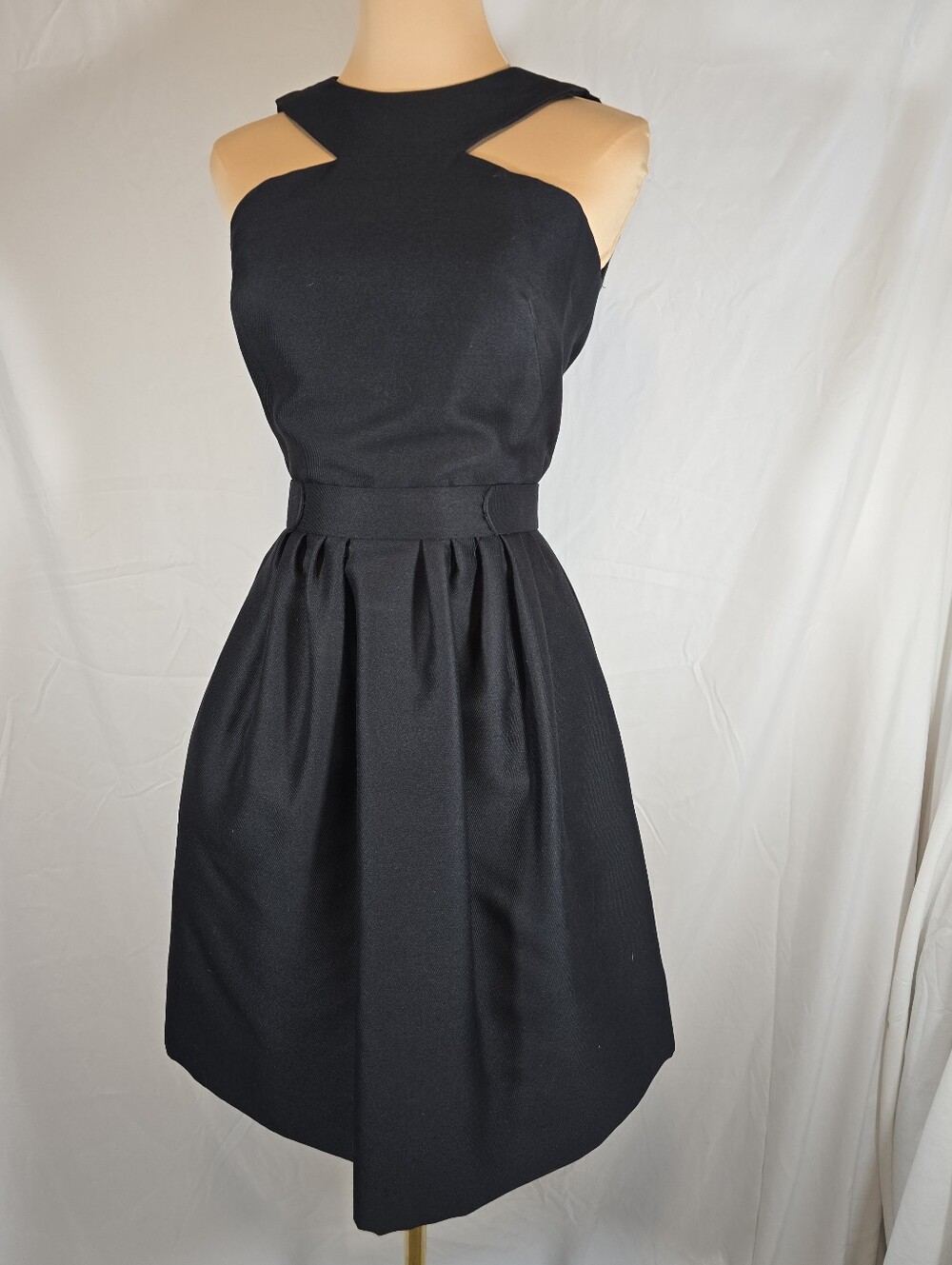 Vintage Classic Sleeveless Black Fit-and-Flare Dress